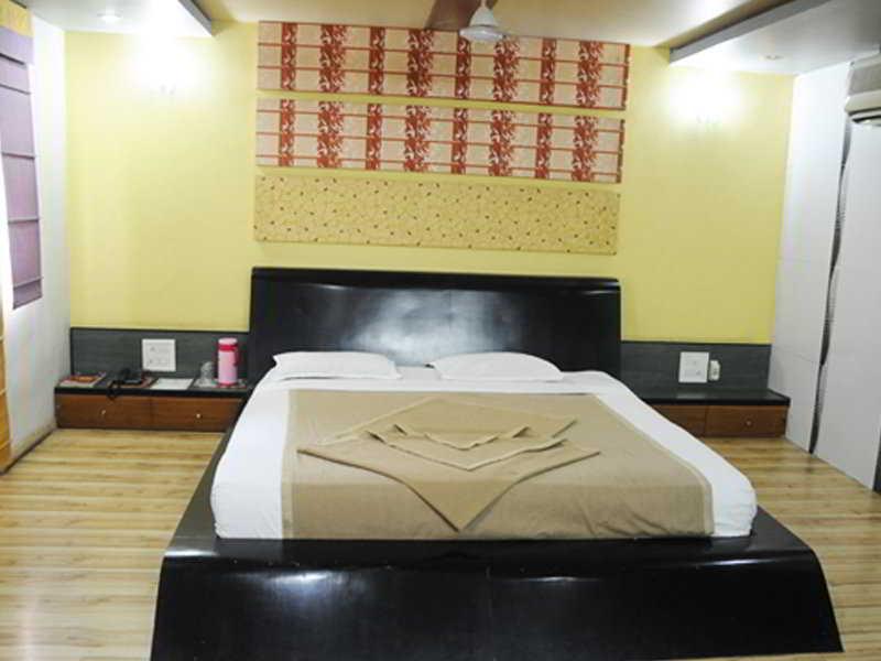 Neelkanth Paradise Hotel Ahmedabad Eksteriør billede