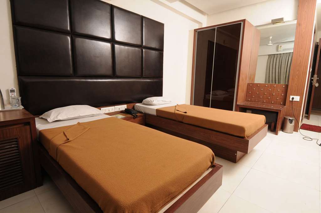 Neelkanth Paradise Hotel Ahmedabad Værelse billede
