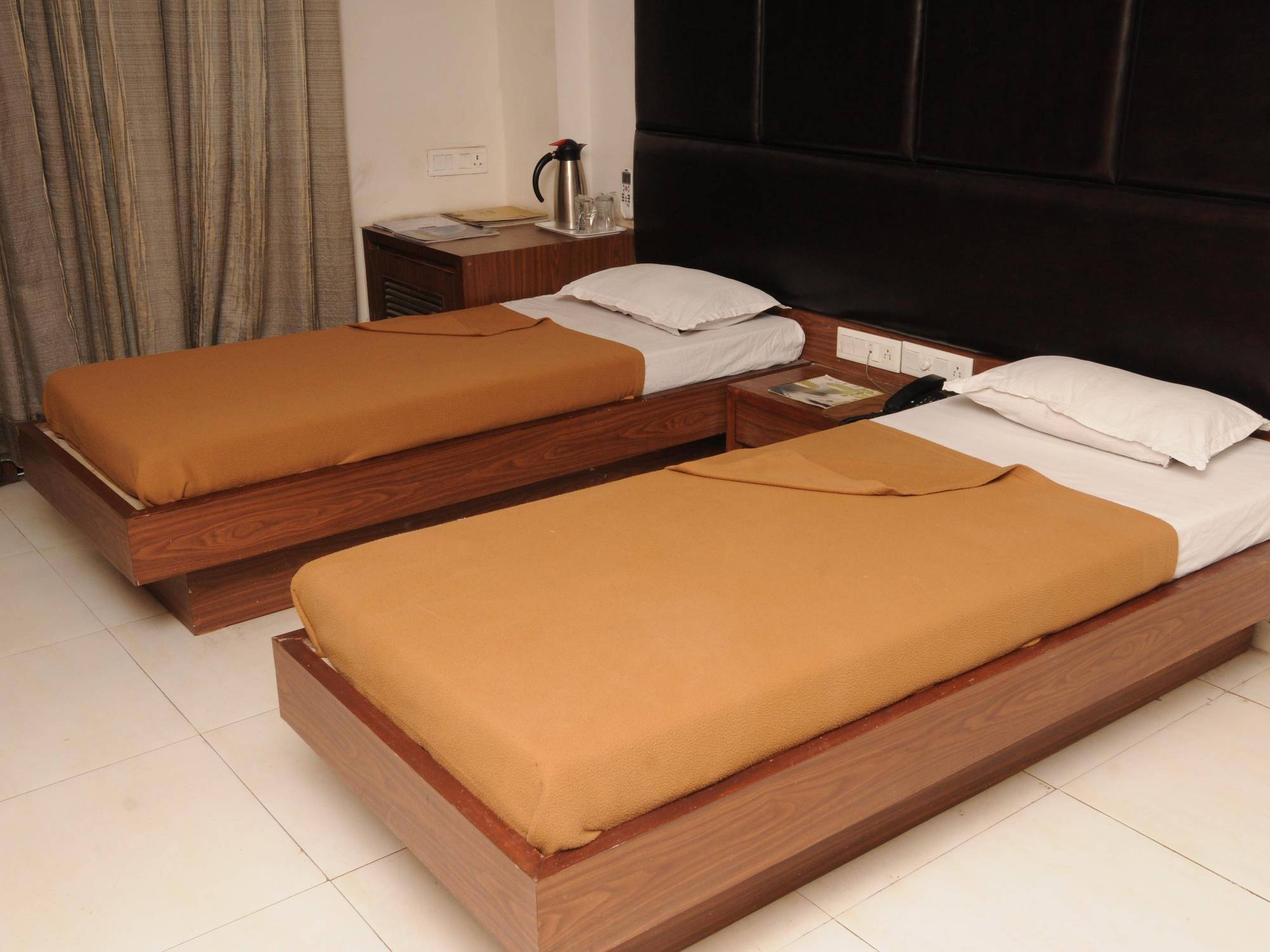 Neelkanth Paradise Hotel Ahmedabad Eksteriør billede